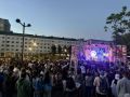 Максим Мартышин: Друзья, в Сыктывкаре завершается концерт кавер- группы "Квартет Н". Огромное количество людей находится на площадке "под часами" прямо сейчас!