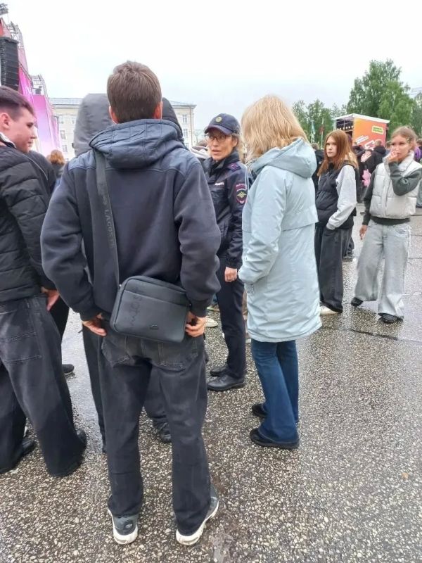 В День молодёжи более 4400 наших выпускников 9 и 11 классов получили аттестаты об образовании В День молодёжи более 4400 наших выпускников 9 и 11 классов получили аттестаты об образовании