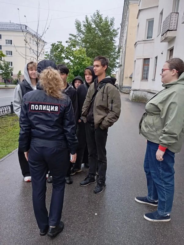 В День молодёжи более 4400 наших выпускников 9 и 11 классов получили аттестаты об образовании В День молодёжи более 4400 наших выпускников 9 и 11 классов получили аттестаты об образовании