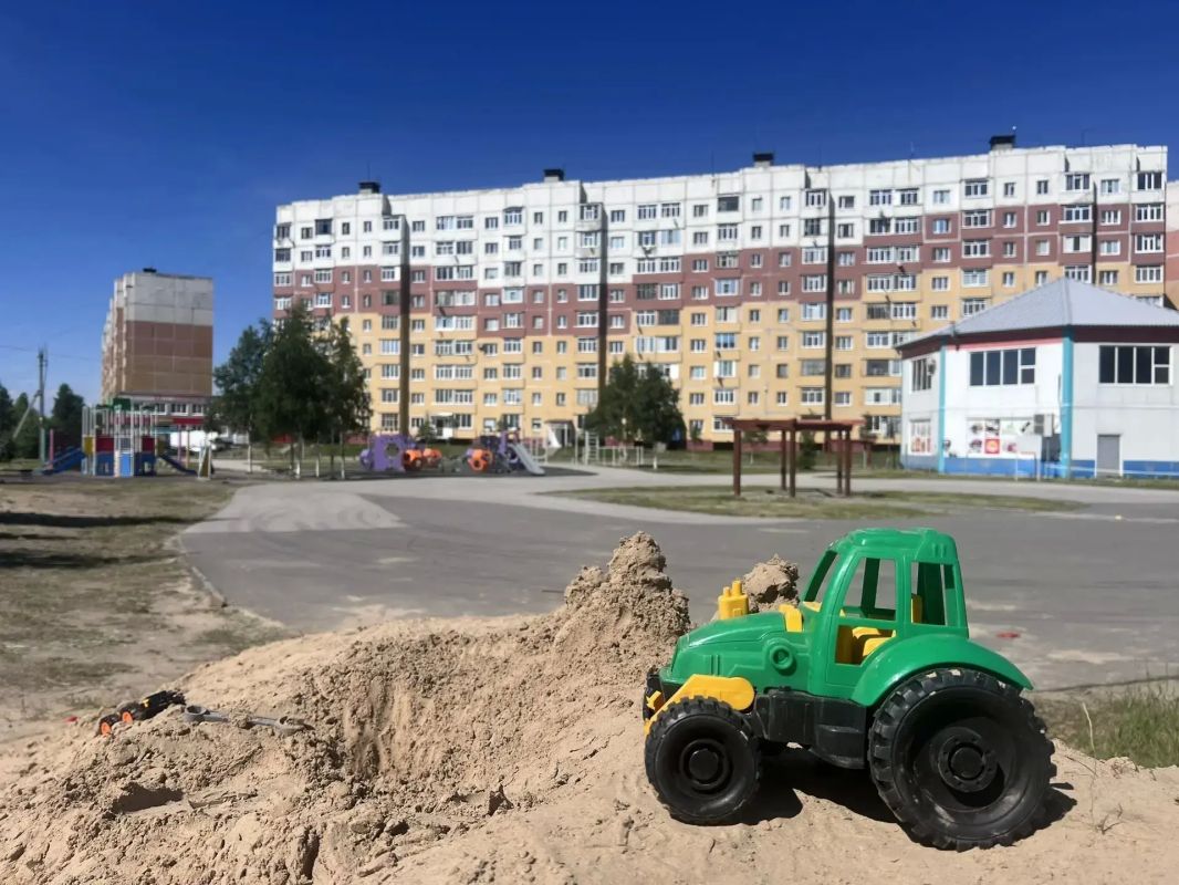 В Усинске завершается масштабное обновление детской игровой площадки «Восьмёрка» В Усинске завершается масштабное обновление детской игровой площадки «Восьмёрка»