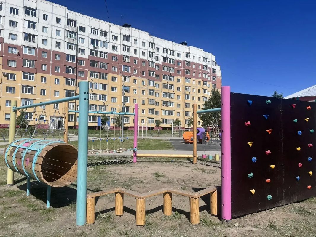 В Усинске завершается масштабное обновление детской игровой площадки «Восьмёрка» В Усинске завершается масштабное обновление детской игровой площадки «Восьмёрка»