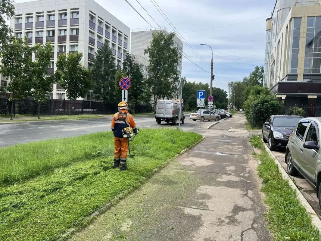 Максим Мартышин: Друзья, каждый день начинается с привычной работы - коммунальные службы выходят на объекты, чтобы город встречал людей чистотой и порядком Максим Мартышин: Друзья, каждый день начинается с привычной работы - коммунальные службы выходят на объекты, чтобы город встречал людей чистотой и порядком