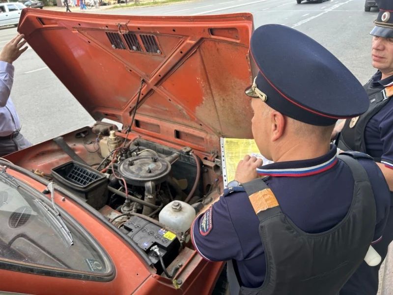 В Сыктывкаре сотрудники Госавтоинспекции провели рейд по выявлению незаконных изменений в конструкции транспортных средств В Сыктывкаре сотрудники Госавтоинспекции провели рейд по выявлению незаконных изменений в конструкции транспортных средств
