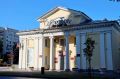 На здании Центра досуга и кино «Октябрь» установили новую неоновую вывеску
