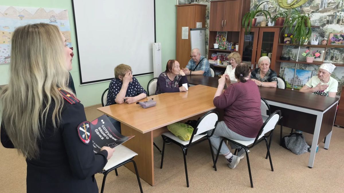 В Эжвинском районе Сыктывкара сотрудники полиции провели профилактическую встречу с пожилыми гражданами, посвящённую противодействию телефонному мошенничеству В Эжвинском районе Сыктывкара сотрудники полиции провели профилактическую встречу с пожилыми гражданами, посвящённую противодействию телефонному мошенничеству