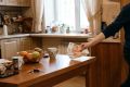 Ухтинец познакомился с женщиной на сайте знакомств, пригласил домой и угощал шампанским, однако вечер завершился не так, как планировал мужчина