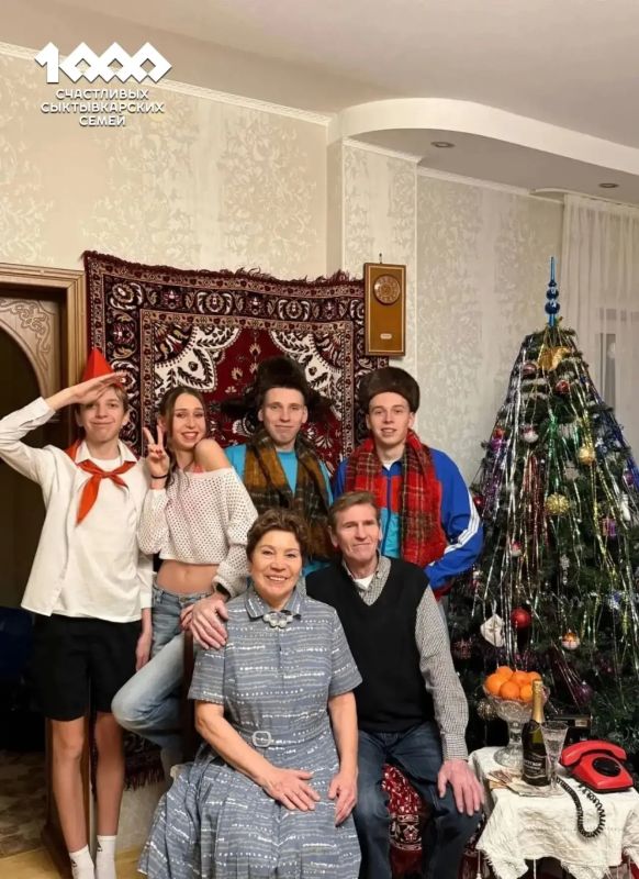 Максим Мартышин: Познакомлю вас с большой, дружной семьей Шульгиных: Сергеем Федоровичем, Еленой Максимовной, их детьми - Натальей, Татьяной, Сергеем, внуками Евгением, Артёмом, Егором, Дарьей и Макаром Максим Мартышин: Познакомлю вас с большой, дружной семьей Шульгиных: Сергеем Федоровичем, Еленой Максимовной, их детьми - Натальей, Татьяной, Сергеем, внуками Евгением, Артёмом, Егором, Дарьей и Макаром