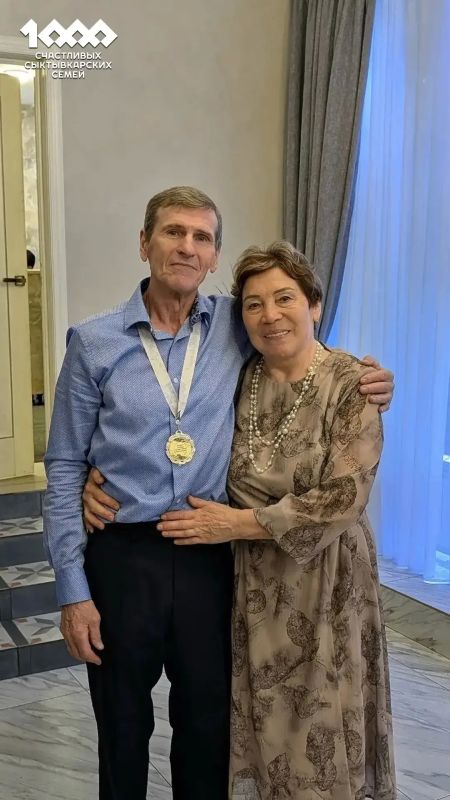 Максим Мартышин: Познакомлю вас с большой, дружной семьей Шульгиных: Сергеем Федоровичем, Еленой Максимовной, их детьми - Натальей, Татьяной, Сергеем, внуками Евгением, Артёмом, Егором, Дарьей и Макаром Максим Мартышин: Познакомлю вас с большой, дружной семьей Шульгиных: Сергеем Федоровичем, Еленой Максимовной, их детьми - Натальей, Татьяной, Сергеем, внуками Евгением, Артёмом, Егором, Дарьей и Макаром