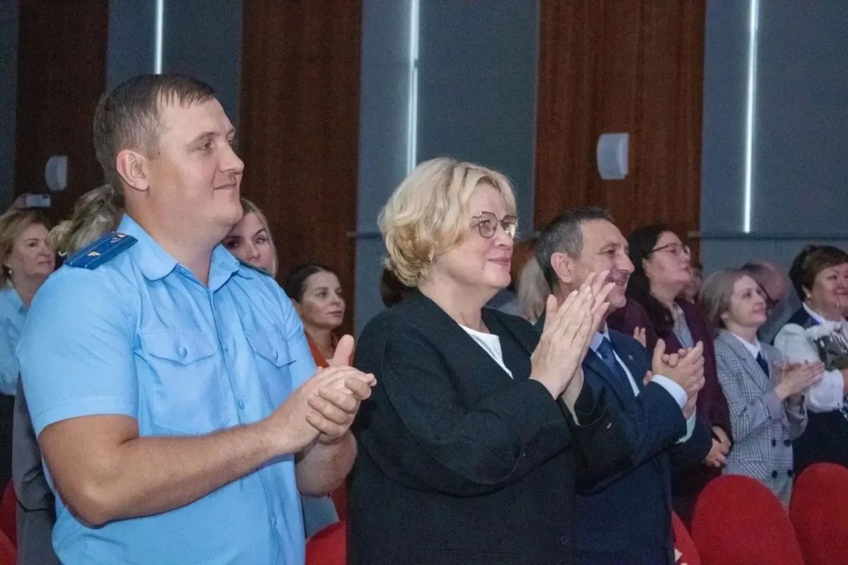 В преддверии нового учебного года прокуроры городов и районов принимают участие в ежегодных августовских педагогических совещаниях В преддверии нового учебного года прокуроры городов и районов принимают участие в ежегодных августовских педагогических совещаниях