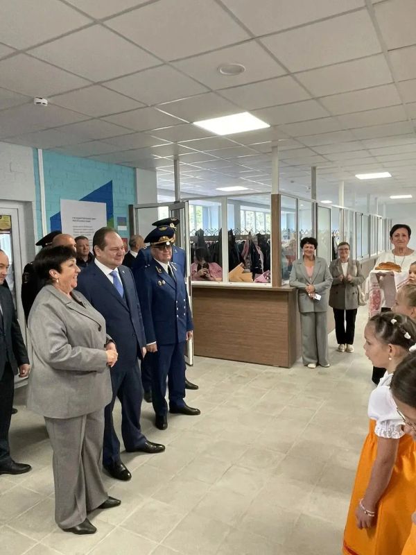 Сегодня, в День зданий, прокурор Республики Коми Николай Егоров принял участие в торжественном мероприятии, организованном в МБОУ «Выльгортская СОШ № 2» им. В.П. Налимова Сегодня, в День зданий, прокурор Республики Коми Николай Егоров принял участие в торжественном мероприятии, организованном в МБОУ «Выльгортская СОШ № 2» им. В.П. Налимова