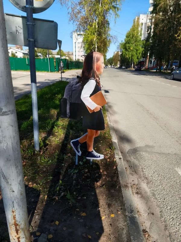 В Сыктывкаре у пешеходного перехода установили фигуры детей для привлечения внимания водителей В Сыктывкаре у пешеходного перехода установили фигуры детей для привлечения внимания водителей