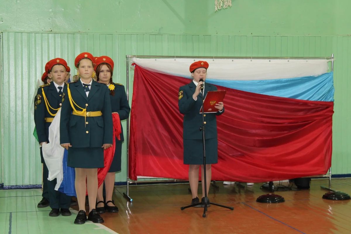 В едином строю МЧС России. В 11-й школе Сыктывкара состоялось одно из самых значимых событий учебного года — торжественная церемония присвоения кадетам званий и знаков отличия В едином строю МЧС России. В 11-й школе Сыктывкара состоялось одно из самых значимых событий учебного года — торжественная церемония присвоения кадетам званий и знаков отличия