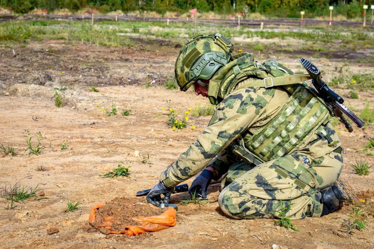 Петербургский взрывотехник-росгвардеец завоевал «серебро» на конкурсе групп разминирования Росгвардии Петербургский взрывотехник-росгвардеец завоевал «серебро» на конкурсе групп разминирования Росгвардии