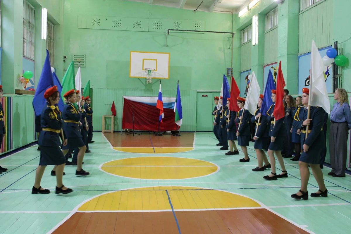 В едином строю МЧС России. В 11-й школе Сыктывкара состоялось одно из самых значимых событий учебного года — торжественная церемония присвоения кадетам званий и знаков отличия В едином строю МЧС России. В 11-й школе Сыктывкара состоялось одно из самых значимых событий учебного года — торжественная церемония присвоения кадетам званий и знаков отличия