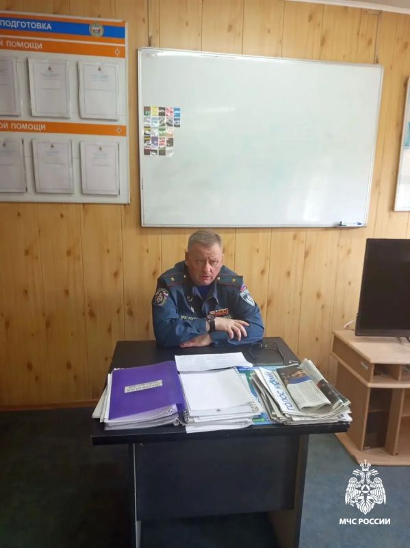 Начальник Главного управления МЧС России по Коми посетил с рабочей поездкой Ухтинский пожарно-спасательный гарнизон Начальник Главного управления МЧС России по Коми посетил с рабочей поездкой Ухтинский пожарно-спасательный гарнизон