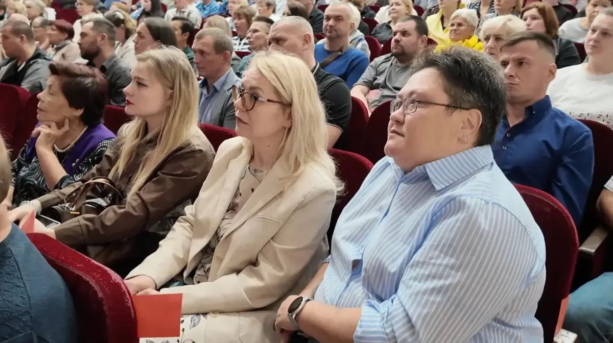 Максим Мартышин: Вместе с Заместителем Председателя Госсовета Республики Коми, Героем России Станиславом Кочевым посетил отчетную конференцию первичной профсоюзной организации Сыктывкарского ЛПК Максим Мартышин: Вместе с Заместителем Председателя Госсовета Республики Коми, Героем России Станиславом Кочевым посетил отчетную конференцию первичной профсоюзной организации Сыктывкарского ЛПК