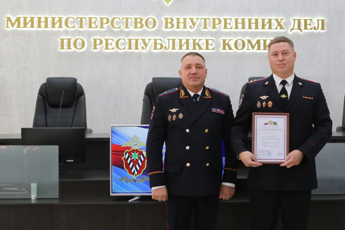 Андрей Сицский поздравил сотрудников подразделений по вопросам миграции с профессиональным праздником Андрей Сицский поздравил сотрудников подразделений по вопросам миграции с профессиональным праздником
