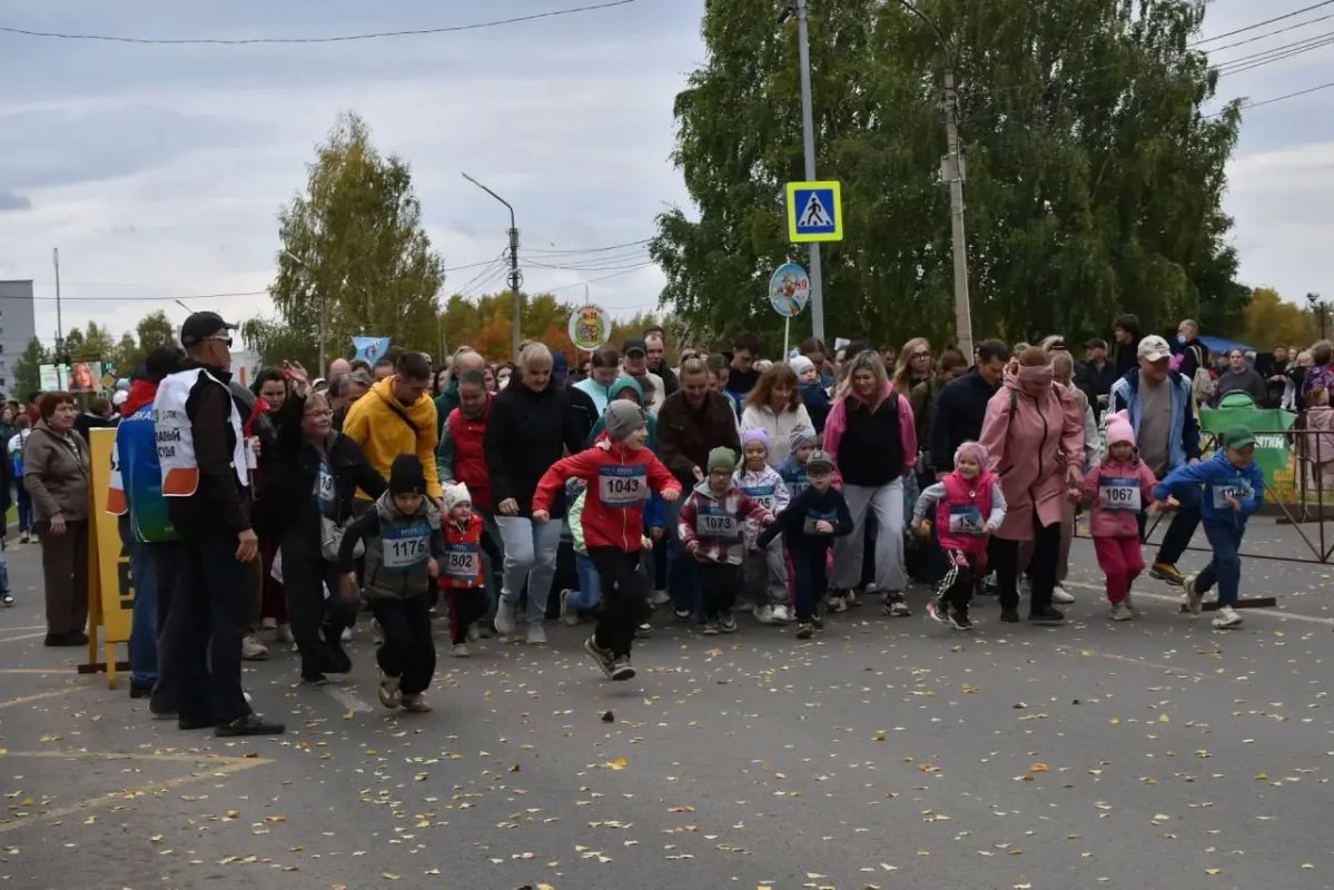 Максим Мартышин: В Эжвинском районе, также как и в центре города, прошёл Всероссийский день бега «Кросс нации - 2026» Максим Мартышин: В Эжвинском районе, также как и в центре города, прошёл Всероссийский день бега «Кросс нации - 2026»