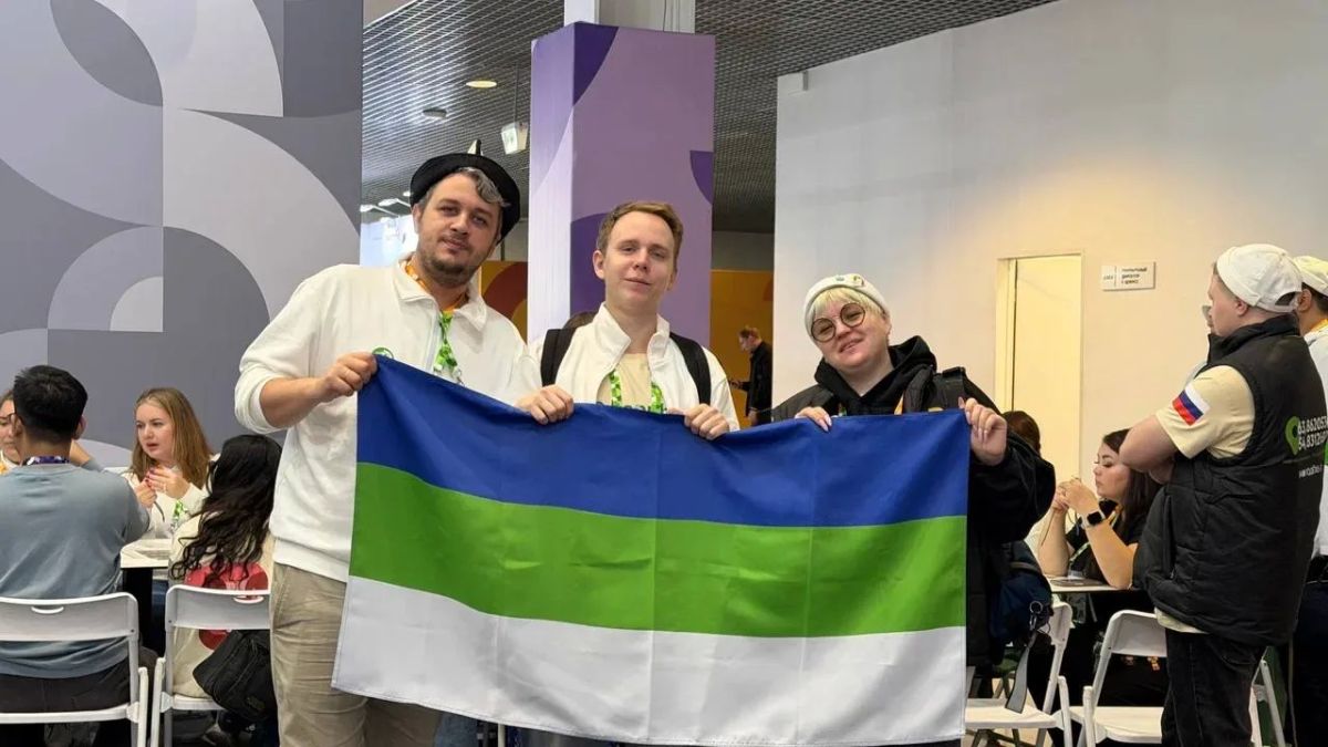 Участники делегации Коми научили гостей МФМ плести коми-обвес Участники делегации Коми научили гостей МФМ плести коми-обвес