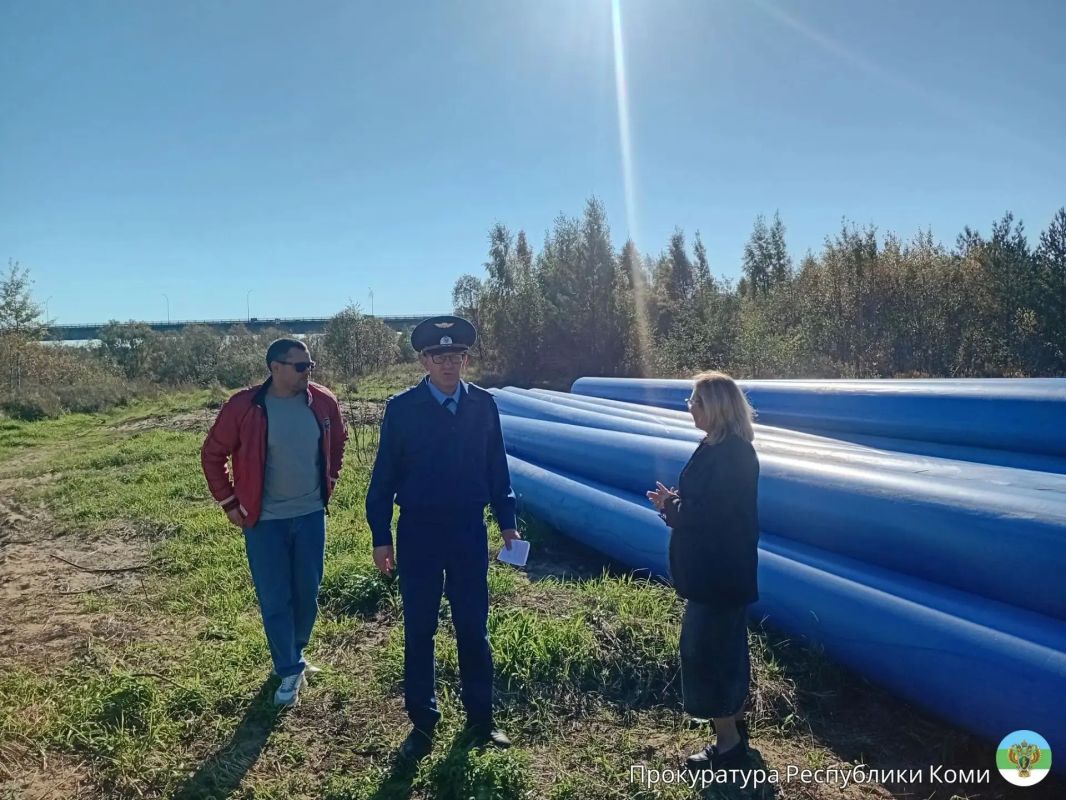 Прокурор г. Сыктывкара Павел Якимов в рамках надзорного сопровождения проверил ход строительства ряда социально значимых объектов Прокурор г. Сыктывкара Павел Якимов в рамках надзорного сопровождения проверил ход строительства ряда социально значимых объектов