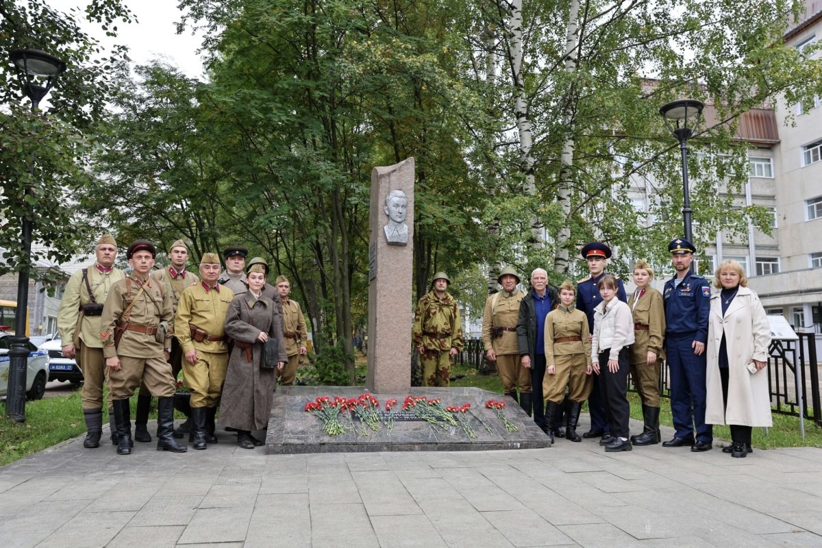 Следователь СК — правнук Героя СССР Николая Оплеснина — принял участие в военноисторической реконструкции подвига прадеда Следователь СК — правнук Героя СССР Николая Оплеснина — принял участие в военноисторической реконструкции подвига прадеда