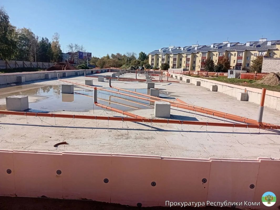 Прокурор г. Сыктывкара Павел Якимов в рамках надзорного сопровождения проверил ход строительства ряда социально значимых объектов Прокурор г. Сыктывкара Павел Якимов в рамках надзорного сопровождения проверил ход строительства ряда социально значимых объектов