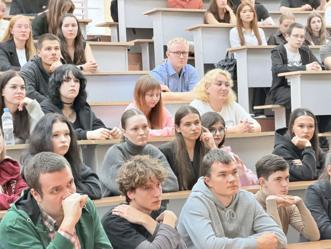 Максим Мартышин: В Сыктывкарском государственном университете им. Питирима Сорокина провёл открытый диалог «Будущее моего города» со студентами третьих курсов Максим Мартышин: В Сыктывкарском государственном университете им. Питирима Сорокина провёл открытый диалог «Будущее моего города» со студентами третьих курсов