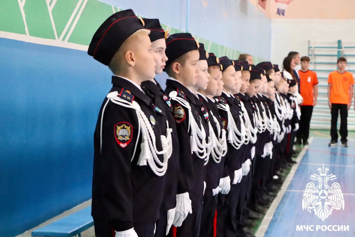 Чествуем чемпиона. Сегодня в Коми национальной гимназии состоялась церемония чествования двукратного чемпиона мира по пожарно-спасательному спорту Максима Антоненко Чествуем чемпиона. Сегодня в Коми национальной гимназии состоялась церемония чествования двукратного чемпиона мира по пожарно-спасательному спорту Максима Антоненко