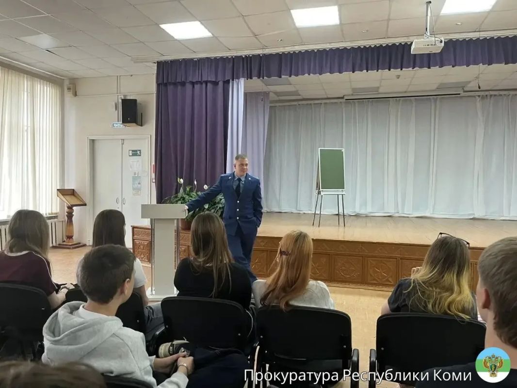 Заместитель прокурора г. Вуктыла Артем Овчинников на встрече с учащимися Средней школы № 1 г. Вуктыла разъяснил ребятам нормы законодательства о профилактике безнадзорности несовершеннолетних, административной и уголовной... Заместитель прокурора г. Вуктыла Артем Овчинников на встрече с учащимися Средней школы № 1 г. Вуктыла разъяснил ребятам нормы законодательства о профилактике безнадзорности несовершеннолетних, административной и уголовной...