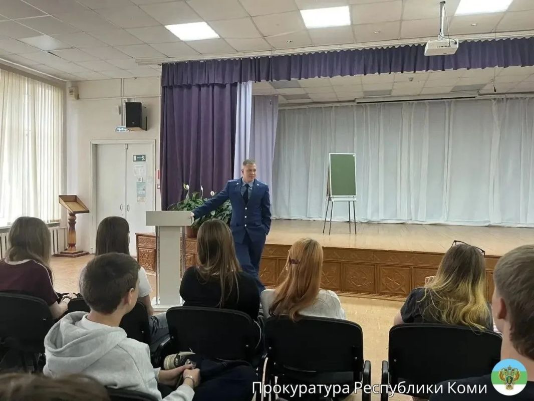 Заместитель прокурора г. Вуктыла Артем Овчинников на встрече с учащимися Средней школы № 1 г. Вуктыла разъяснил ребятам нормы законодательства о профилактике безнадзорности несовершеннолетних, административной и уголовной... Заместитель прокурора г. Вуктыла Артем Овчинников на встрече с учащимися Средней школы № 1 г. Вуктыла разъяснил ребятам нормы законодательства о профилактике безнадзорности несовершеннолетних, административной и уголовной...
