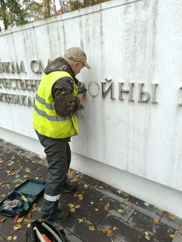 Максим Мартышин: Наши коммунальщики продолжают ежедневную работу по поддержанию порядка в нашем городе Максим Мартышин: Наши коммунальщики продолжают ежедневную работу по поддержанию порядка в нашем городе