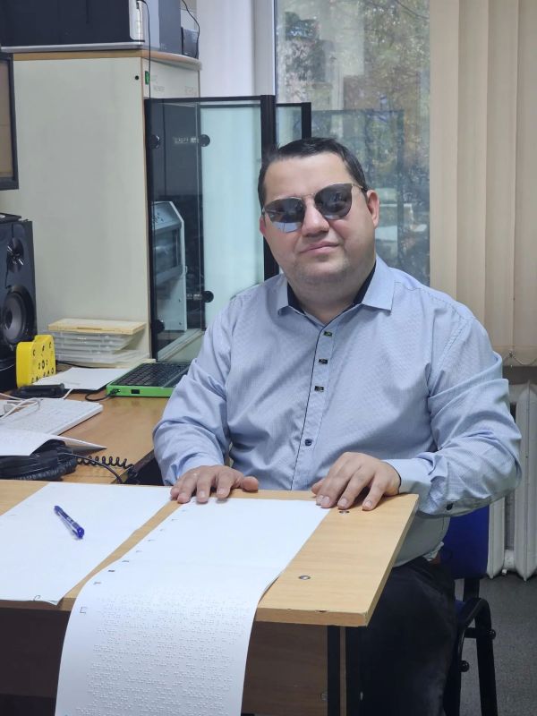 Незрячим и слабовидящим избирателям Республики Коми предоставлена возможность проголосовать самостоятельно с помощью индивидуальных трафаретов, изготовленных шрифтом Брайля Незрячим и слабовидящим избирателям Республики Коми предоставлена возможность проголосовать самостоятельно с помощью индивидуальных трафаретов, изготовленных шрифтом Брайля