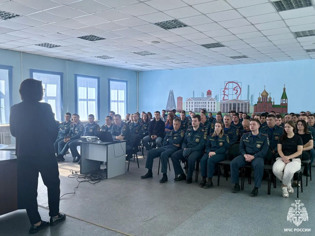 Сотрудники Ухтинского пожарно-спасательного гарнизона к выборам готовы Сотрудники Ухтинского пожарно-спасательного гарнизона к выборам готовы