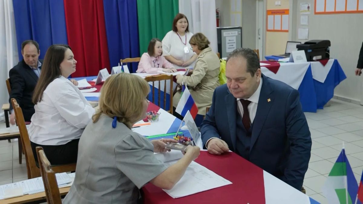 Одним из первых свой гражданский долг исполнил Глава Республики Коми Ростислав Гольдштейн