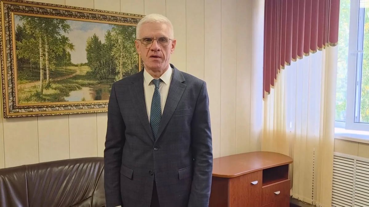 В числе тех, кто проголосовал с самого утра и глава муниципального округа «Княжпогостский» Анатолий Немчинов