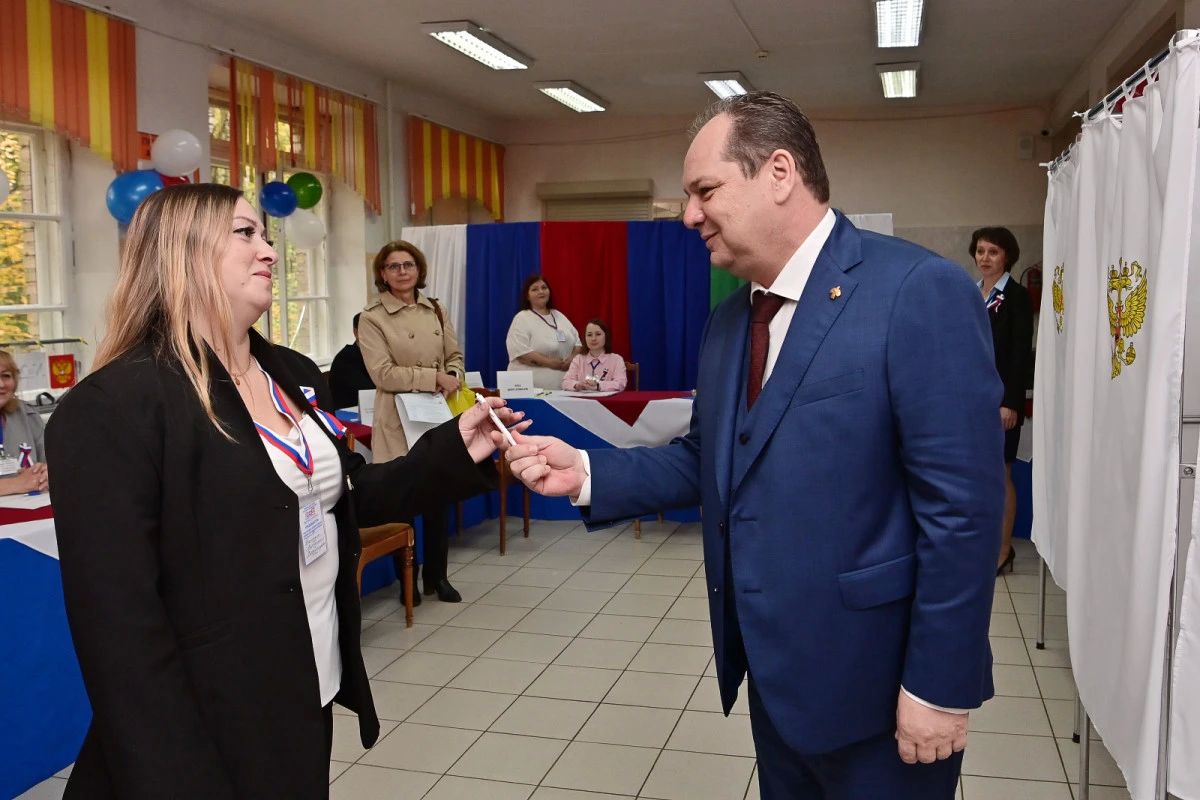 «Выбираем будущее страны»: Ростислав Гольдштейн проголосовал на выборах в Государственную Думу Российской Федерации «Выбираем будущее страны»: Ростислав Гольдштейн проголосовал на выборах в Государственную Думу Российской Федерации