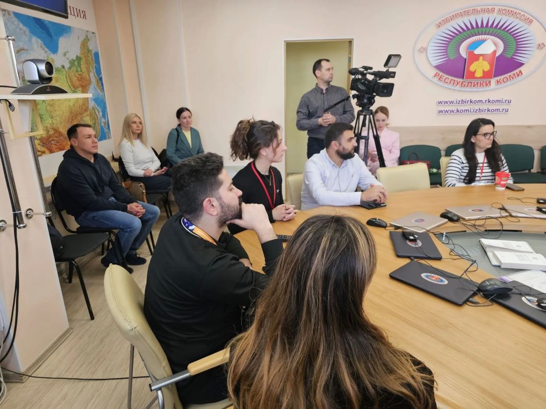 Международные электоральные эксперты посетили Избирательную комиссию Республики Коми Международные электоральные эксперты посетили Избирательную комиссию Республики Коми