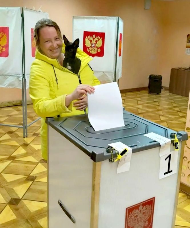 На избирательные участки приходят целыми семьями На избирательные участки приходят целыми семьями