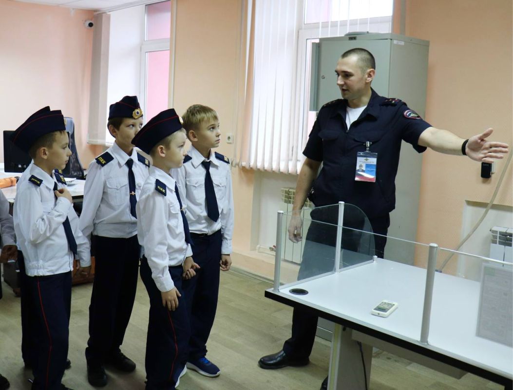 Прокадеты побывали в гостях у воркутинских полицейских Прокадеты побывали в гостях у воркутинских полицейских