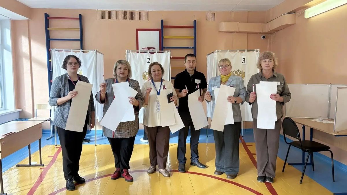 Когда команда — это не только про работу: члены УИК вместе проголосовали на своём участке! Когда команда — это не только про работу: члены УИК вместе проголосовали на своём участке!