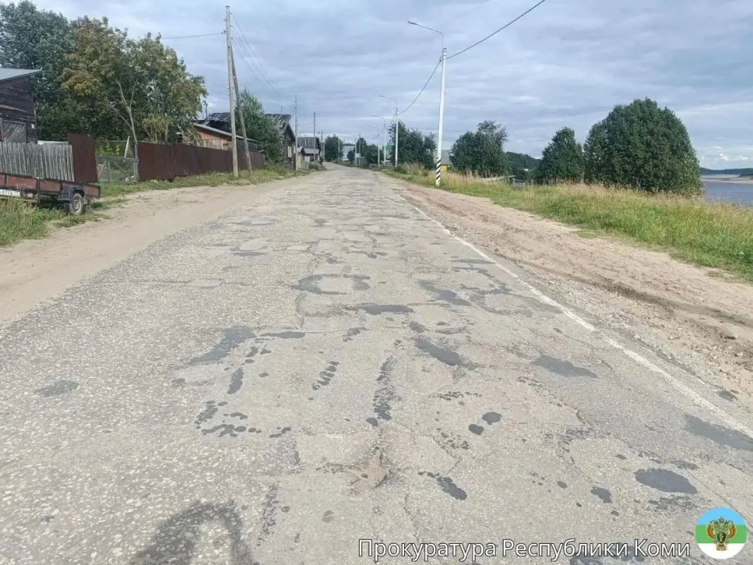 Прокуратура Удорского района провела проверку исполнения требований законодательства о безопасности дорожного движения при содержании участка дороги на подъезде к с. Кослан Прокуратура Удорского района провела проверку исполнения требований законодательства о безопасности дорожного движения при содержании участка дороги на подъезде к с. Кослан