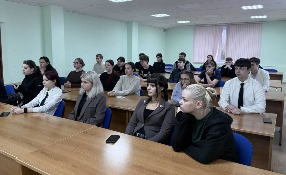 В рамках акции «Сообщи, где торгуют смертью» полицейские Воркуты проводят профилактические беседы с подростками В рамках акции «Сообщи, где торгуют смертью» полицейские Воркуты проводят профилактические беседы с подростками
