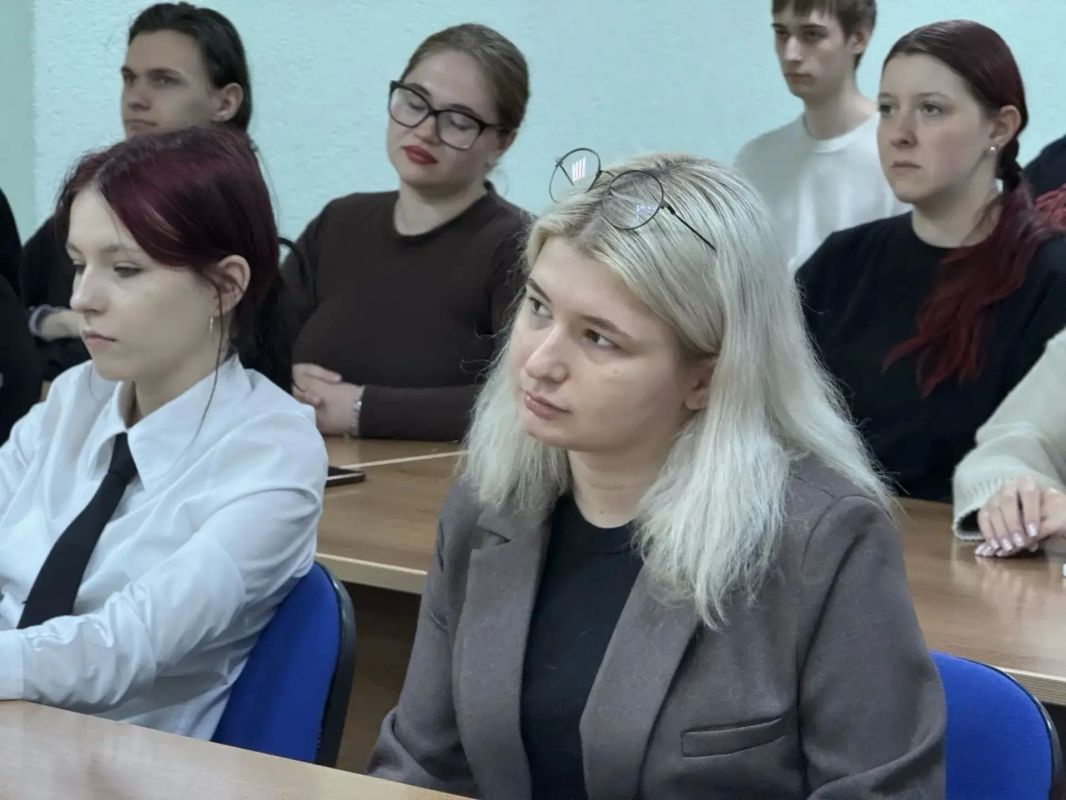 В рамках акции «Сообщи, где торгуют смертью» полицейские Воркуты проводят профилактические беседы с подростками В рамках акции «Сообщи, где торгуют смертью» полицейские Воркуты проводят профилактические беседы с подростками