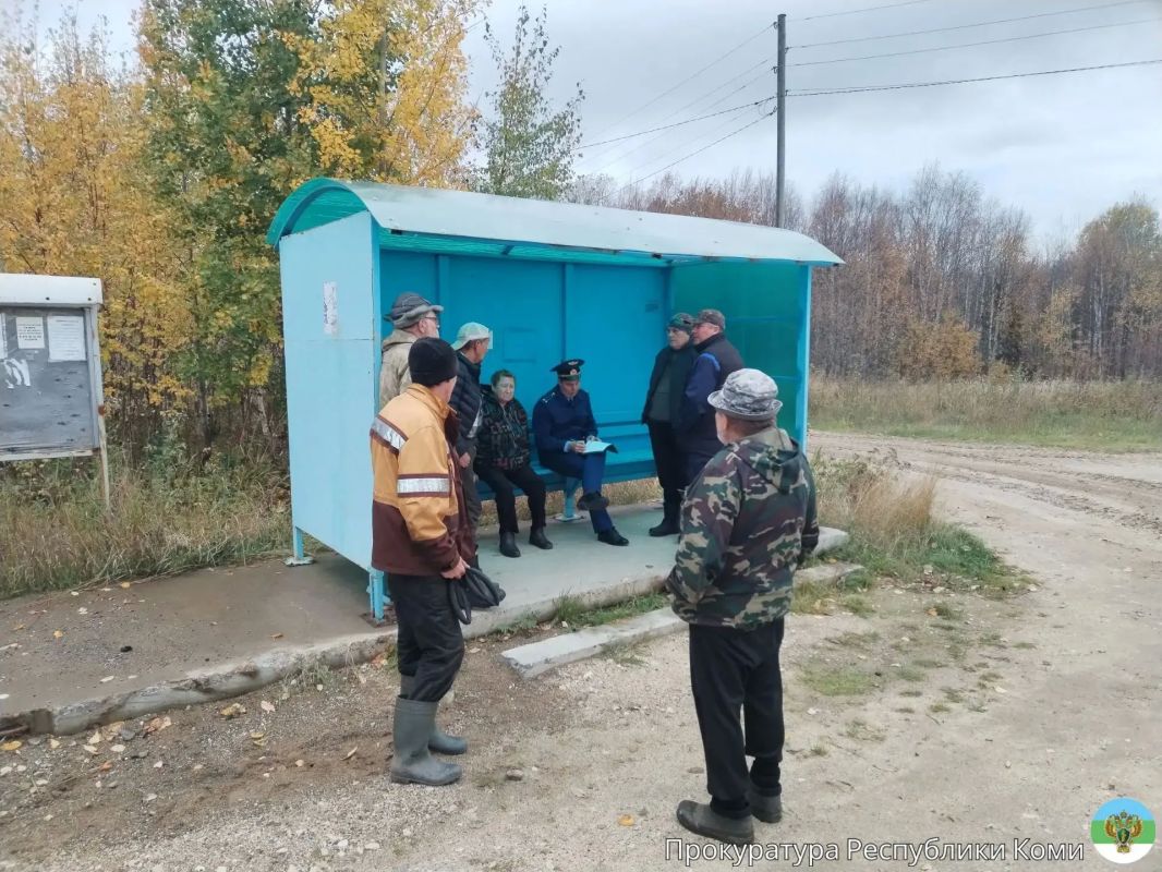 Отсутствие административных зданий в п. Белый-Ю, что находится в 20 километрах от Печоры, не помешало заместителю Печорского межрайонного прокурора Антону Ершову провести личный приём граждан Отсутствие административных зданий в п. Белый-Ю, что находится в 20 километрах от Печоры, не помешало заместителю Печорского межрайонного прокурора Антону Ершову провести личный приём граждан