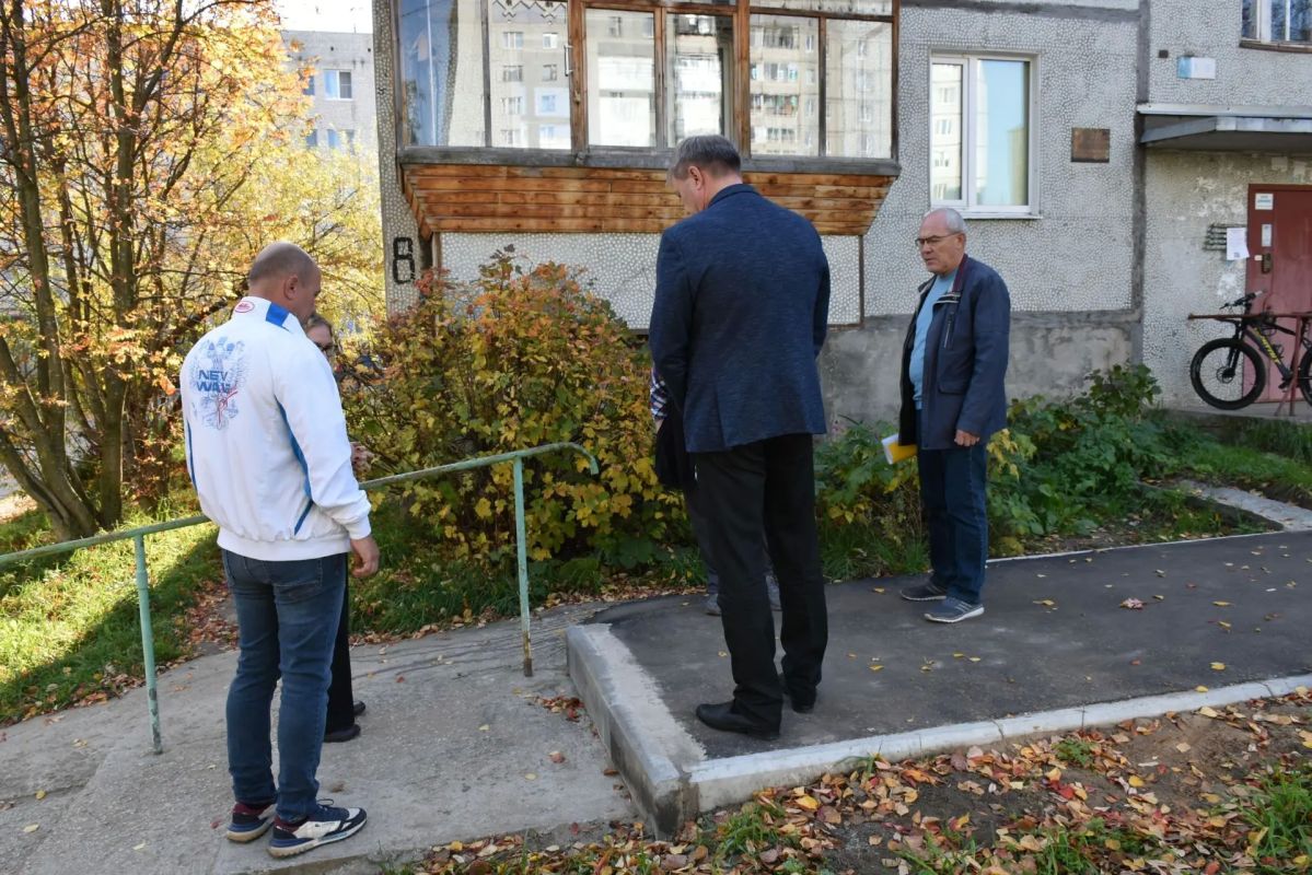 Максим Мартышин: Сразу о главном. Поручил руководству Эжвинского района раз в две недели проводить планерки в разных микрорайонах Эжвы Максим Мартышин: Сразу о главном. Поручил руководству Эжвинского района раз в две недели проводить планерки в разных микрорайонах Эжвы