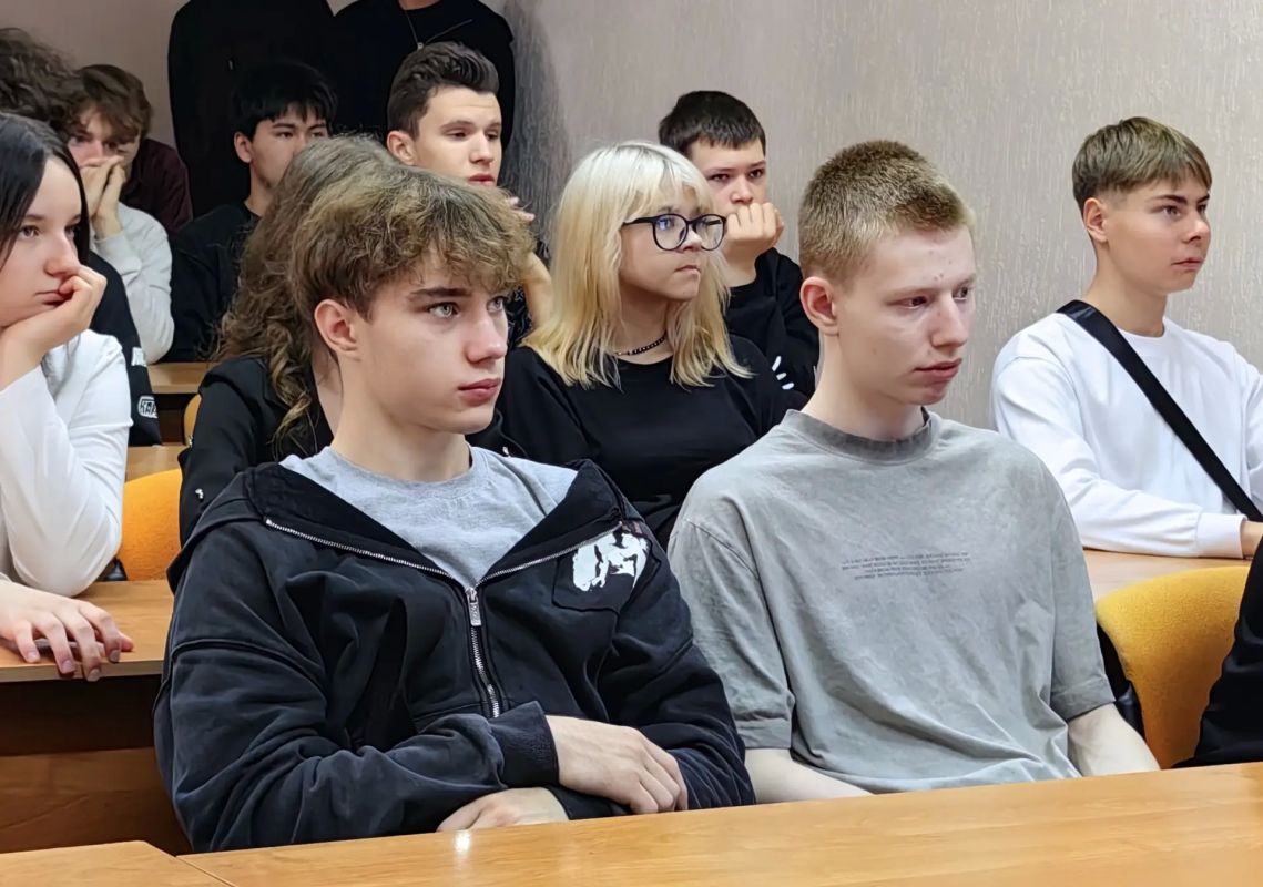 Как не стать жертвой вербовщиков: полицейские и общественники Воркуты провели беседу со студентами Как не стать жертвой вербовщиков: полицейские и общественники Воркуты провели беседу со студентами
