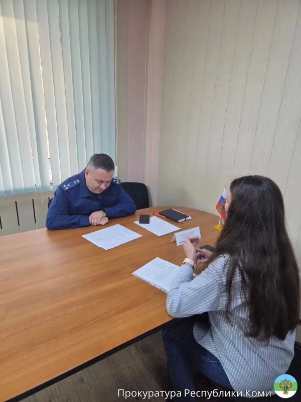 Заместитель прокурора Республики Коми Сергей Душкин в рамках рабочей поездки провел личный прием жителей города Усинска Заместитель прокурора Республики Коми Сергей Душкин в рамках рабочей поездки провел личный прием жителей города Усинска