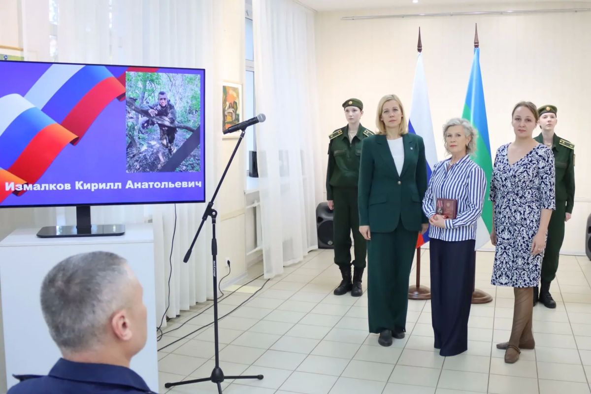 В Сыктывкаре прошла церемония передачи государственных наград семьям героев, погибших в ходе специальной военной операции В Сыктывкаре прошла церемония передачи государственных наград семьям героев, погибших в ходе специальной военной операции
