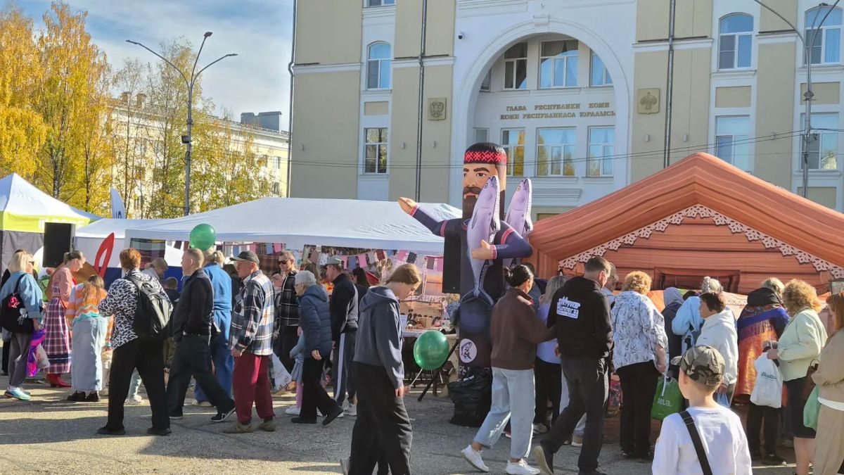 Максим Мартышин: Стефановская площадь сегодня собрала гостей и жителей Сыктывкара на ярмарке "Урожай-2026" Максим Мартышин: Стефановская площадь сегодня собрала гостей и жителей Сыктывкара на ярмарке "Урожай-2026"