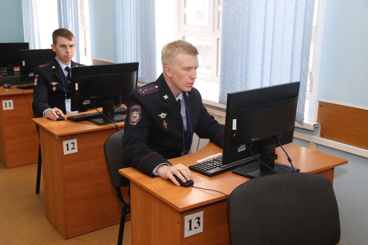 Олег Бобрецов из Усть-Цилемского района стал победителем Всероссийского конкурса «Лучший по профессии» среди участковых уполномоченных полиции Олег Бобрецов из Усть-Цилемского района стал победителем Всероссийского конкурса «Лучший по профессии» среди участковых уполномоченных полиции